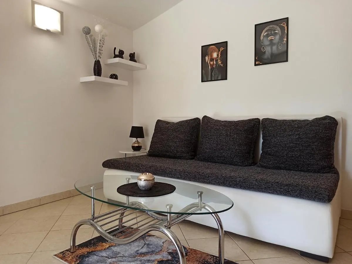 Apartman Dora Pola 0*,